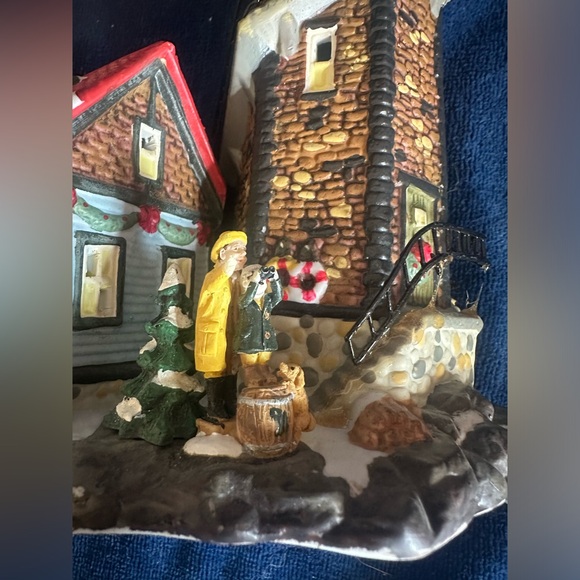 Santa's Workbench Victorian Hammersmith's Harbour Lighthouse Coastal Christmas - Picture 9 of 14